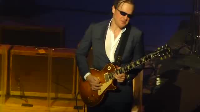 Joe Bonamassa - Further on Up the Road