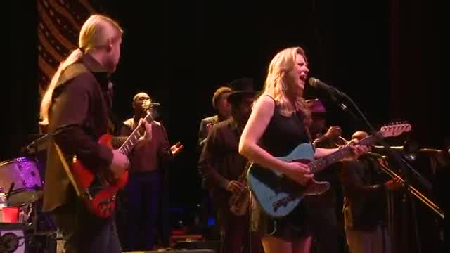 Tedeschi Trucks Band - Everybody's Talkin'