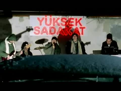 Yüksek Sadakat - Belki Üstümüzden Bir Kuş Geçer